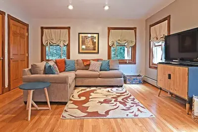 Image de Private Apartment in the Heart of Downtown Lenox
