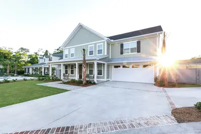 Image de New, Private Pool, Free Golf Carts, Blocks from Beach, 5-bedrooms, Free Bikes