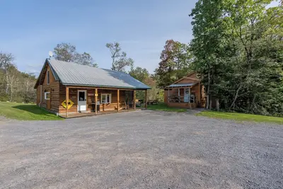 Image de Beautiful Adirondack Cabin Rentals • 365\/days of Outdoor Family Fun!