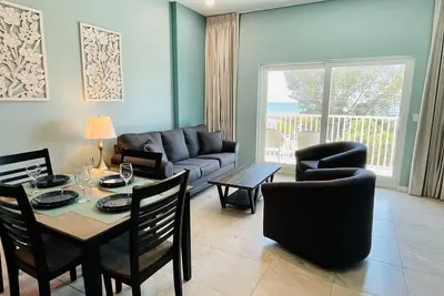 Image de Gulf View and Activities? Stylish Madeira Beach Condo