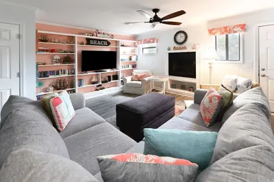 Image de 2 Bedroom Townhouse Short Walk to the Beach! Lakeside Retreat