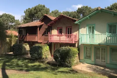Maison  4/5 personnes avec grande piscine chauffée l’été dans un domaine privé.