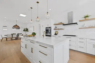 Image de Gorgeous Ocean Views with Indoor/ Outdoor Living in this Spacious Brand-New Home