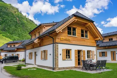 Image de Chalet de luxe avec sauna dans un petit parc
