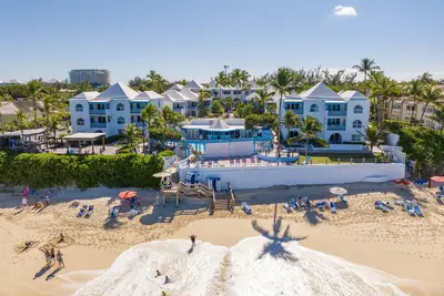 Image de Deluxe Sun View Villa Located on World Famous Paradise Island by RedAwning