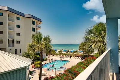 Image de Luxurious 3 Bedroom Beachfront Condo with Views and Oversized Balcony