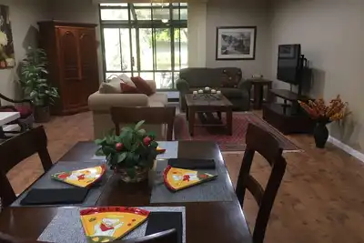 Image de Downtown Condo, Tennis Courts and Pool