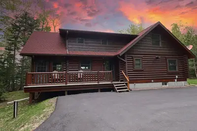 Image de Log Cabin on Lake on 3 Acres of Total Seclusion