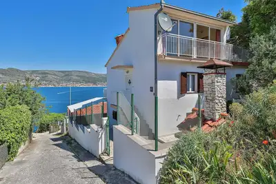 Belle maison à Okrug Donji avec WiFi