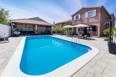 Image de Beautiful home in Zaton