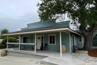 Image de A charming country escape. Near wineries, Slo, hiking, and Sm Ranch & lake.