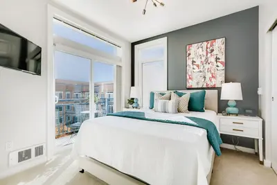 Image de Gorgeous 2 Br Penthouse in the Heart of the City