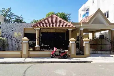 Secure & Modern House - Residential Las Carolinas
