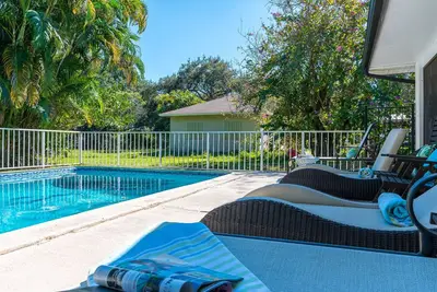 Image de Tropical Mango Bungalow | Pool + Close to Beach!