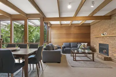 Image de Stylish single storey Family Home near the Beach