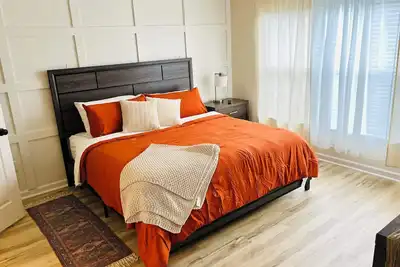 Image de Urban Oasis - Your Ideal Home Away from Home!