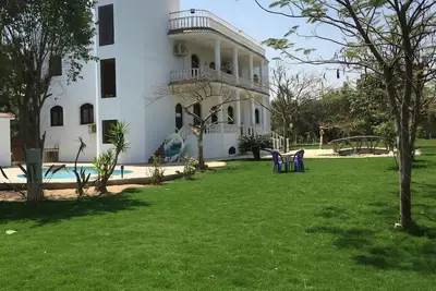 Image de Villa Sarah, lush green and serine