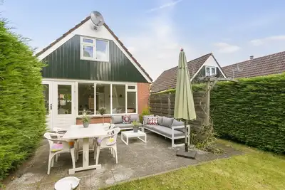 Image de Maison de vacances modernisée avec grand jardin et terrasse