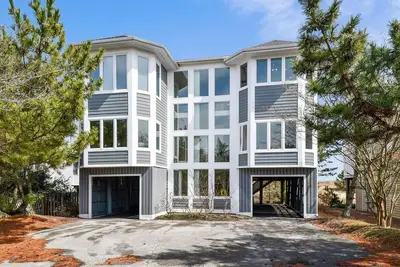 Image de Private Beach Gated Community! Exceptional Ocean Front beach home is brimming with casual elegance and just perfect for families vacationing together! !