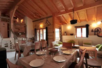 Image de Terrasse, balcon, cheminée ou poêle à bois, parking, télévision, 150m², Les Menuires