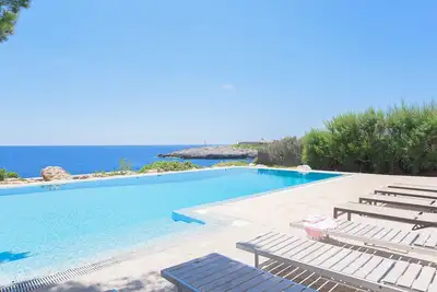 Image de Villa Marcial with 6 bedrooms for 11 people in 1st sea line