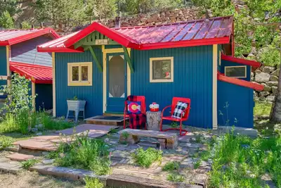 Image de Riverside Studio w\/ Antique Stove & Mountain View