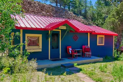 Image de Riverside Family-friendly, Vintage Mountain Cabin