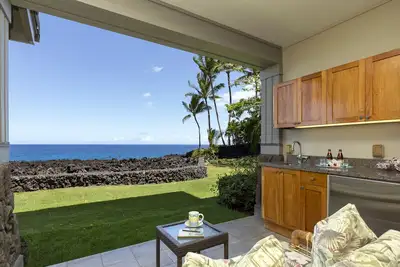 Image de Beautiful Hali’i Kai 15-C, oceanfront, watch whales from your lanai