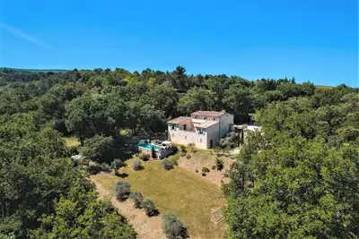 Image de Bastide Provençale Climatisée avec piscine chauffée dans le Luberon