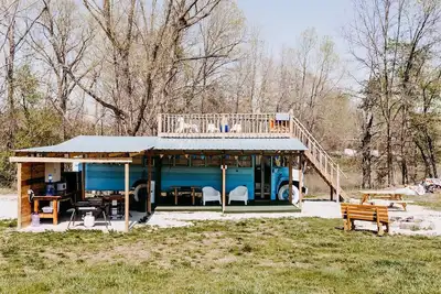 Image de Lost Hill Lake Blue Sky Bus
