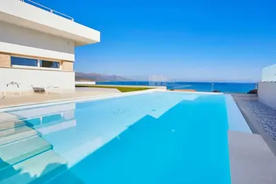 Villa Darda with 3 bedrooms, pool and sea view