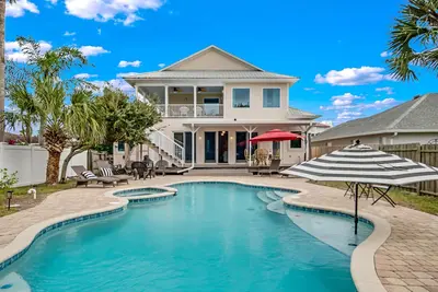 Image de 2 mastrs, htd salt lap pool, Spa, 2mins walk to beach - Happy Island Retreat