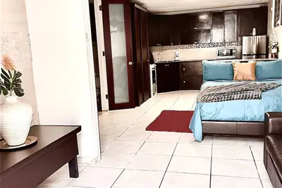 Image de Safe Oversized studio close to Beaches and Airport