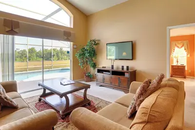 Image de 5 Mi to Disney: Lake-View Villa in Emerald Island!