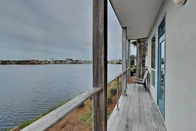 Image de Lakefront Villa, Ground Floor, Close to Beach with Community Pool
