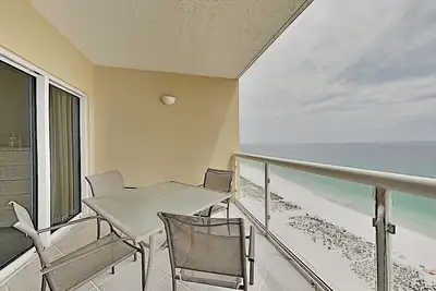 Image de Beachfront Condo in Pensacola Beach | Resort Amenities & Beachfront Pool!