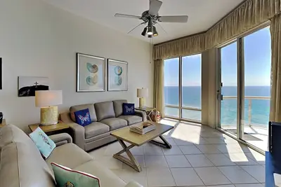 Image de Beachfront Condo in Pensacola Beach – Beachfront Pool, Fitness Center, & More!