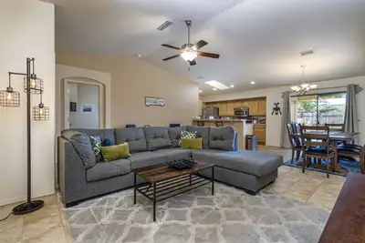 Image de Havasu house near lake and golf course