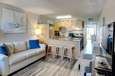 Image de Walk From Your Patio to the Beach, Just Steps Away!