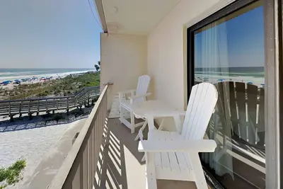 Image de Beachfront Condo, Perfect for Couples! Free Beach Service