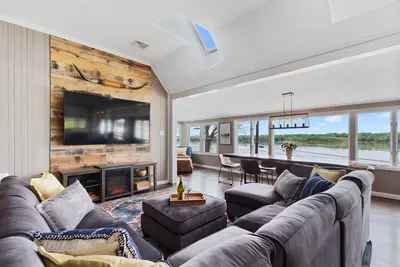 Image de Luxury River Front Cottage With Hot Tub & Spectacular Views