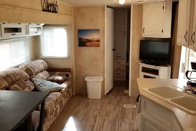 Image de Crystal Camper - Large Two Bedroom Spacious Rv w/Wooded Trail