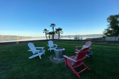 Image de Luxe and Spacious Lake Gem ~ Hot Tub ~ Games ~ Views ~ Fire Pit