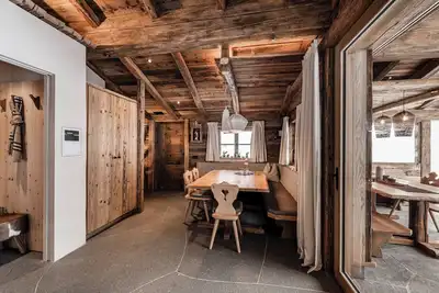 Image de La Mendola Appartement avec vue sur la montagne, Wi-Fi, jardin et terrasse