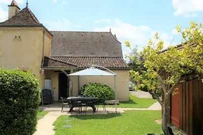 Image de Maison familiale avec piscine près de Bergerac, idéale pour randos et visites historiques