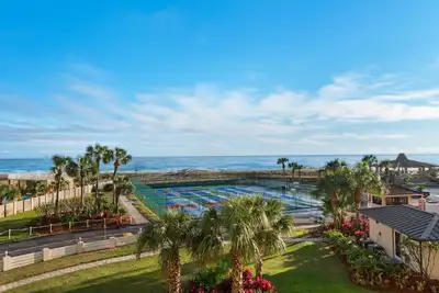 Image de Snowbird Special Jan-Feb! 🌊Views~Multiple Pools~Walk2Beach~2br The Islander 302