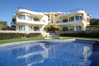 Image de Perfectly located 2 bed apt, air con and wifi