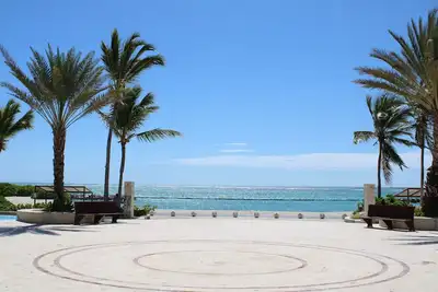 Image de Aquamarina Beachfront Condominium