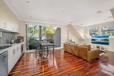 Image de Stunning 2-Bed Unit with Bbq Patio near Dining