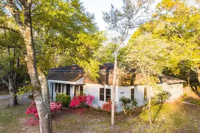 Image de Close to the beach! 3br/2ba home, enjoy the bikes & pet friendly w fenced area